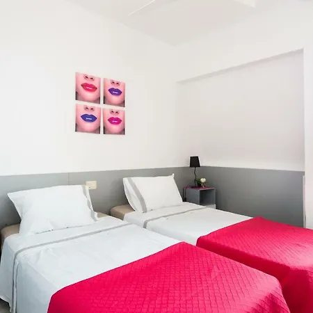 Hemeras Boutique Homes - Flat 300m From The Beach N2 شقة *