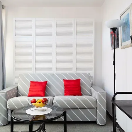 Hemeras Boutique Homes - Flat 300m From The Beach N2 شقة *