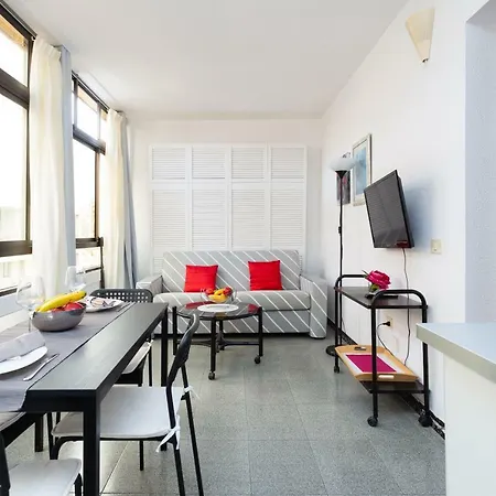 Hemeras Boutique Homes - Flat 300m From The Beach N2 شقة *